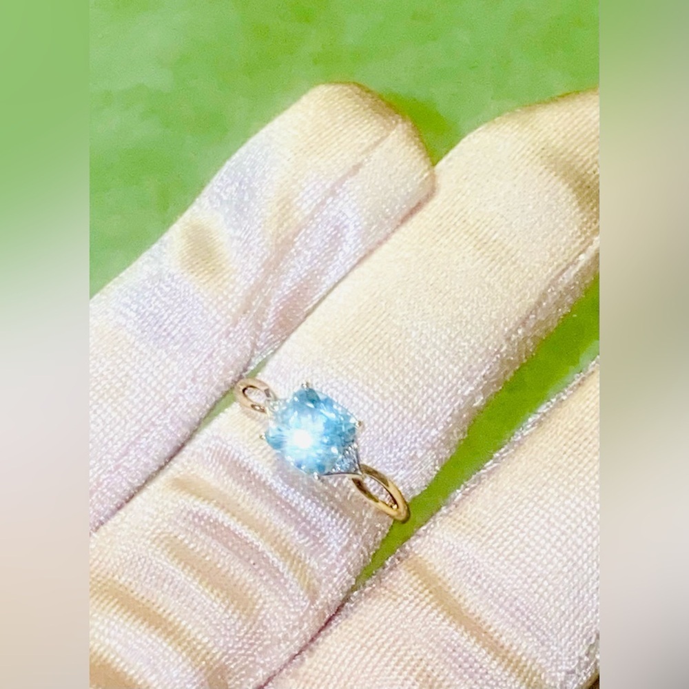 14 K  Gold & Blue Topaz & Small Diamonds Ring 💍